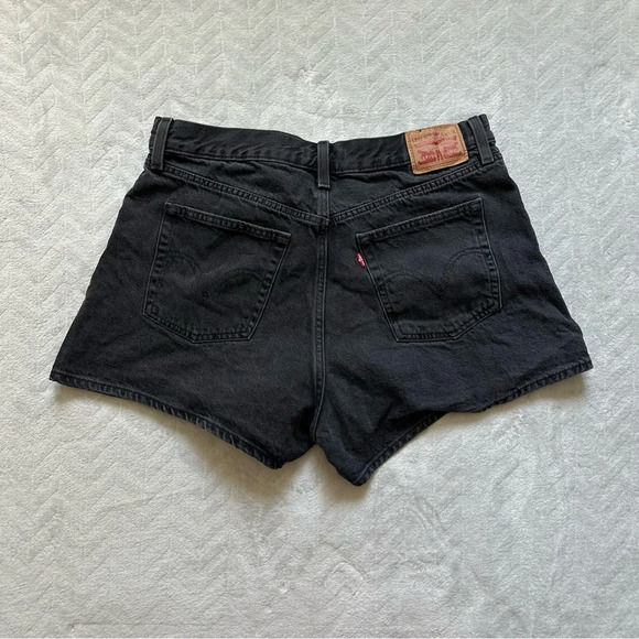 Levi’s High Waisted Denim Mom Shorts Black Size 33 - Picture 3 of 10